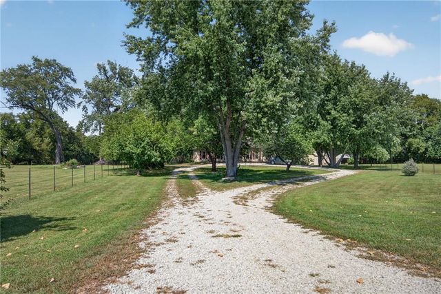 8004 E 233rd Street, Peculiar, MO 64078