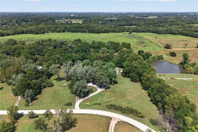 8004 E 233rd Street, Peculiar, MO 64078