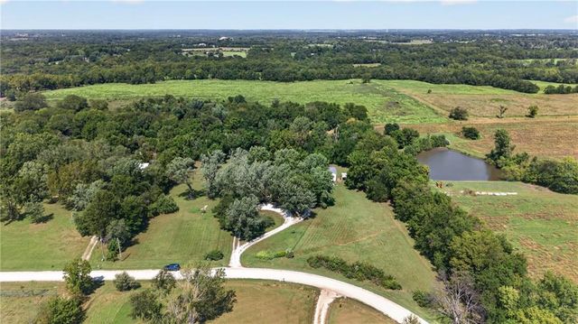 8004 E 233rd Street, Peculiar, MO 64078