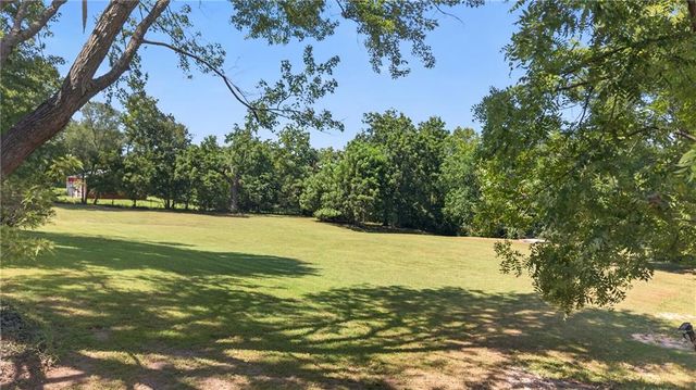 8004 E 233rd Street, Peculiar, MO 64078