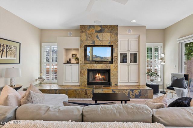 902 E MESCAL Street, Phoenix, AZ 85020