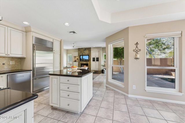 902 E MESCAL Street, Phoenix, AZ 85020