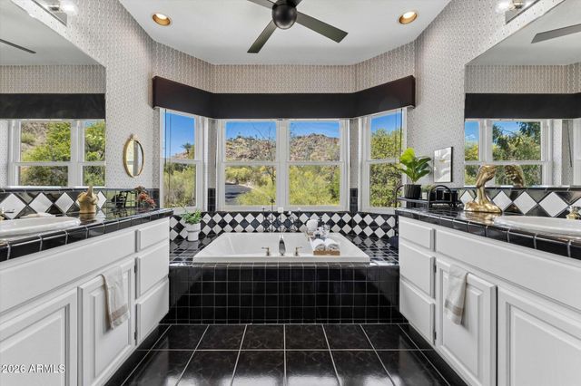 902 E MESCAL Street, Phoenix, AZ 85020