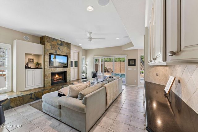 902 E MESCAL Street, Phoenix, AZ 85020