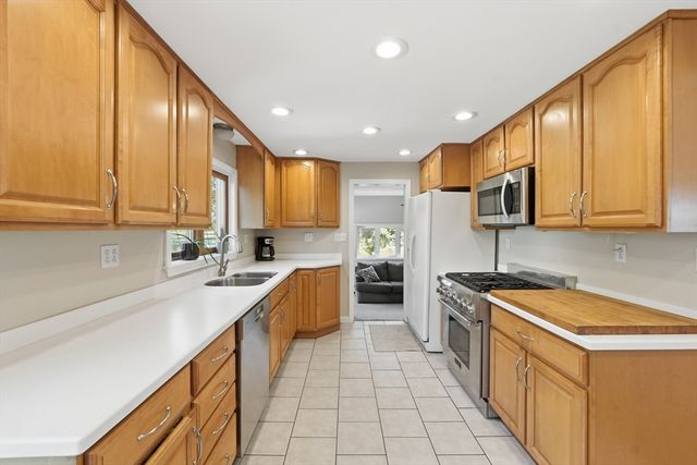 43 Ransom Rd, Framingham, MA 01702
