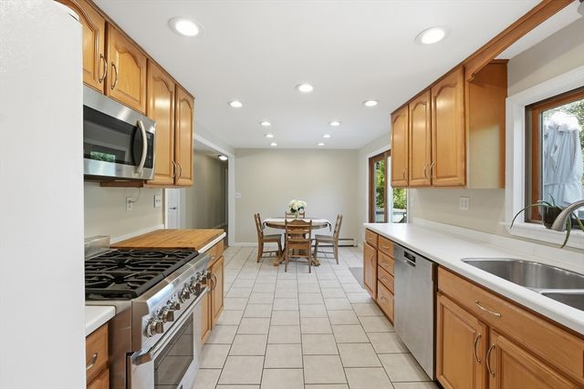 43 Ransom Rd, Framingham, MA 01702