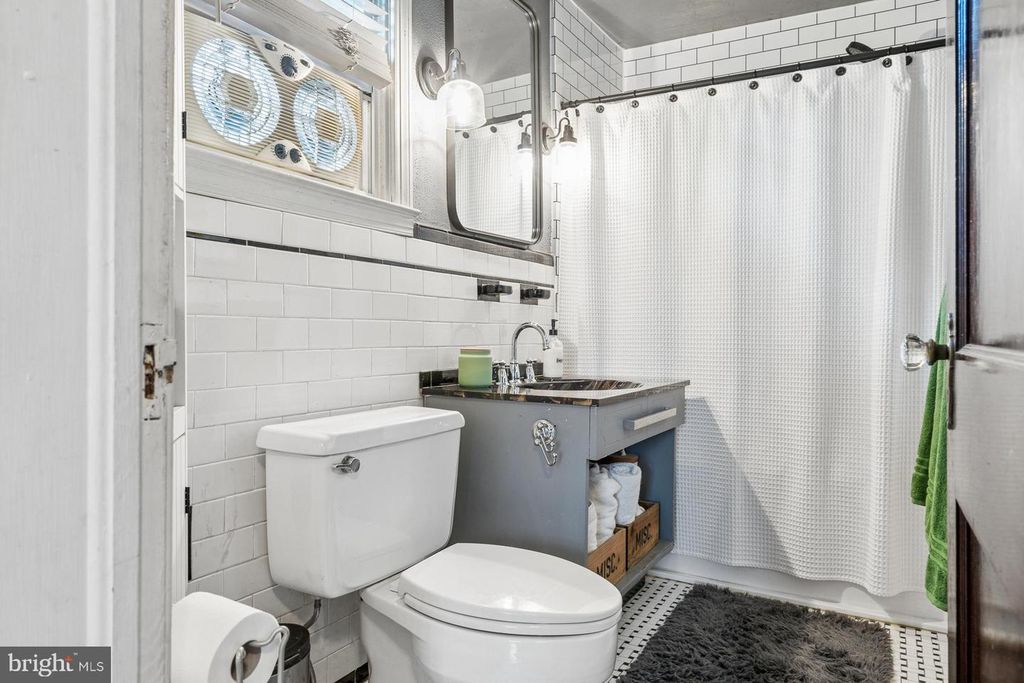 Image 16 of property listing at 4308 KENSINGTON RD, Baltimore, MD 21229
