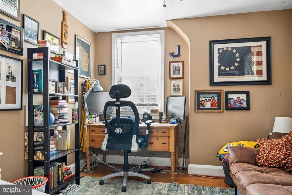 Image 17 of property listing at 4308 KENSINGTON RD, Baltimore, MD 21229