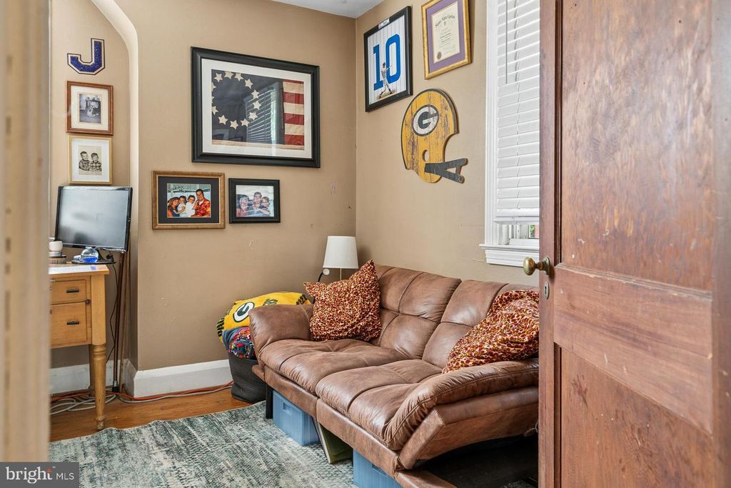 Image 18 of property listing at 4308 KENSINGTON RD, Baltimore, MD 21229