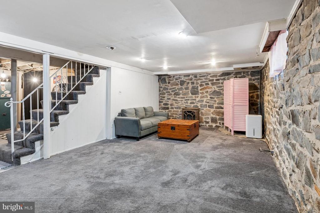 Image 19 of property listing at 4308 KENSINGTON RD, Baltimore, MD 21229