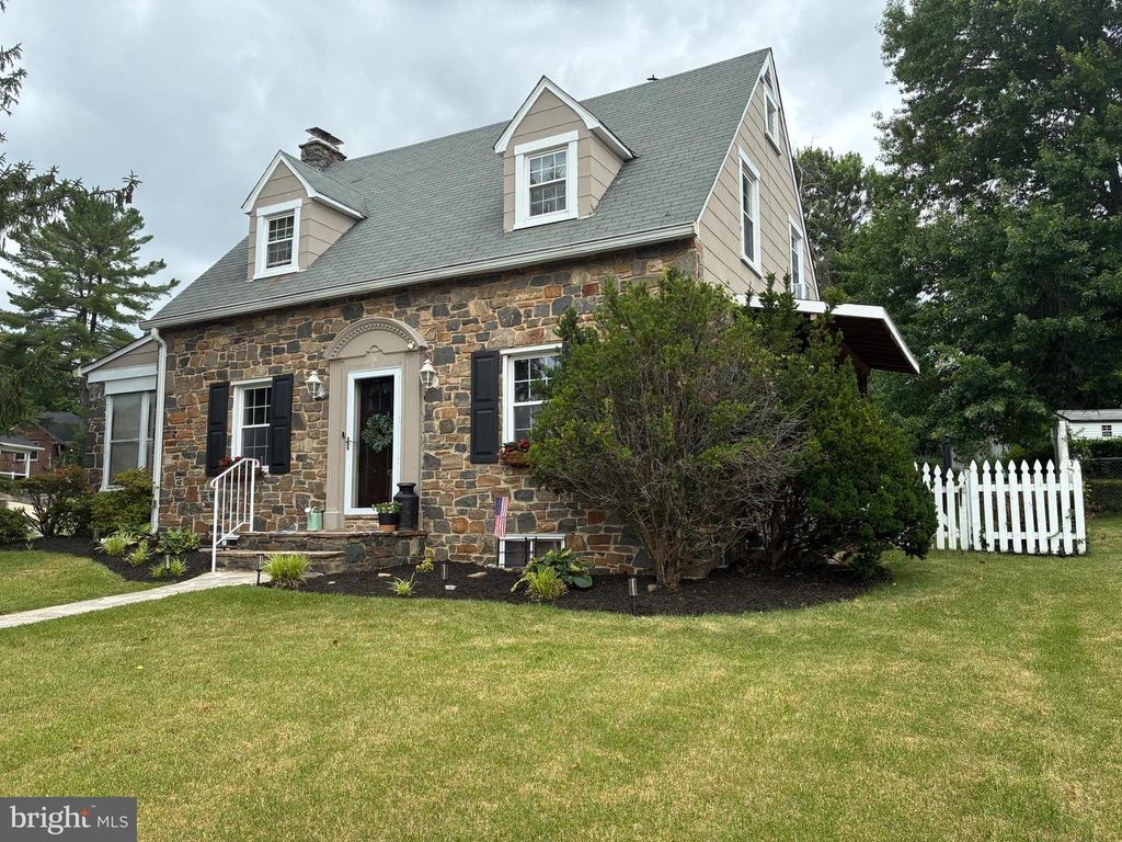 Image 2 of property listing at 4308 KENSINGTON RD, Baltimore, MD 21229