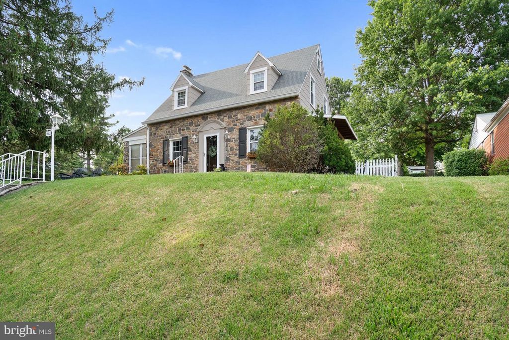 Image 23 of property listing at 4308 KENSINGTON RD, Baltimore, MD 21229