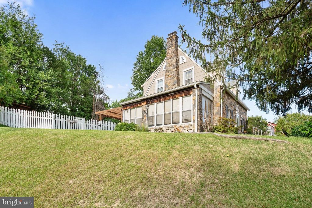 Image 24 of property listing at 4308 KENSINGTON RD, Baltimore, MD 21229