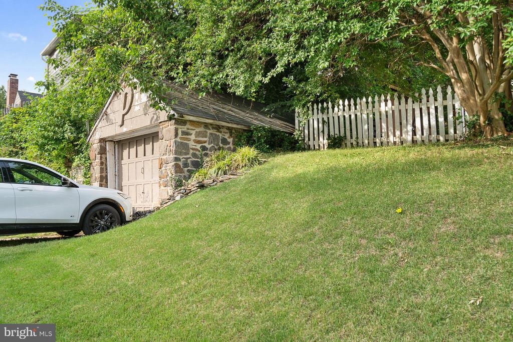 Image 27 of property listing at 4308 KENSINGTON RD, Baltimore, MD 21229