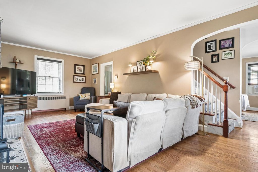 Image 3 of property listing at 4308 KENSINGTON RD, Baltimore, MD 21229