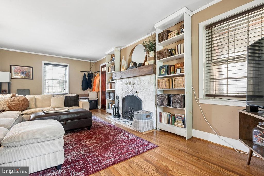Image 4 of property listing at 4308 KENSINGTON RD, Baltimore, MD 21229