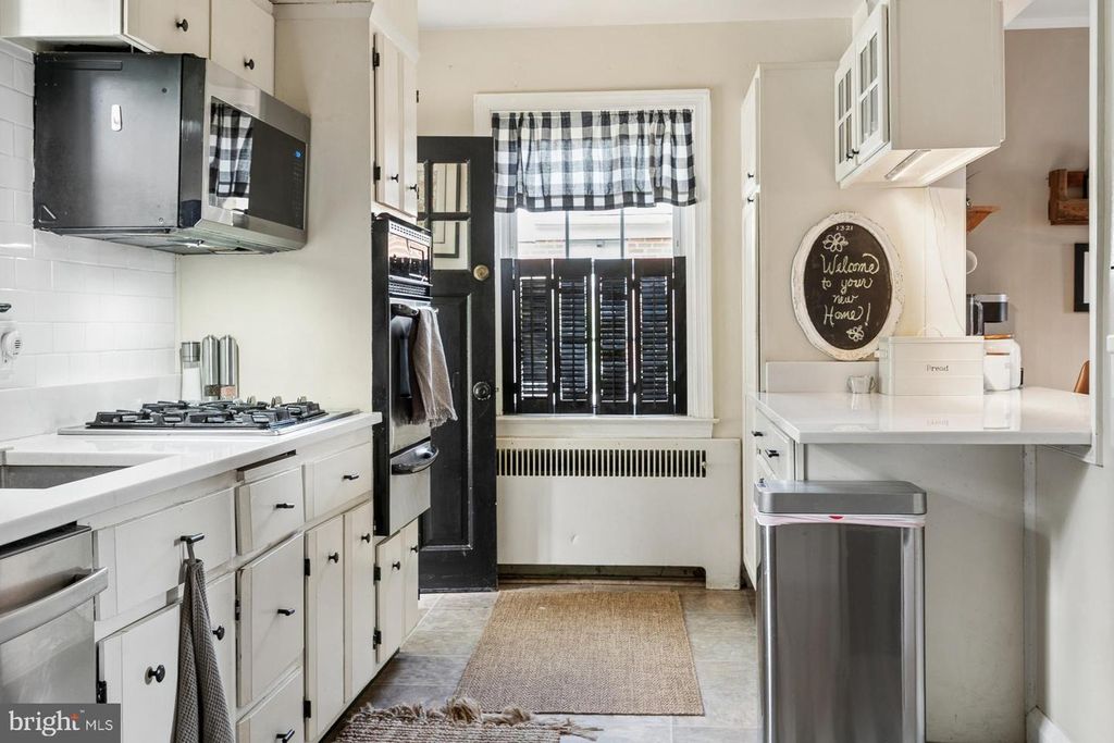 Image 6 of property listing at 4308 KENSINGTON RD, Baltimore, MD 21229