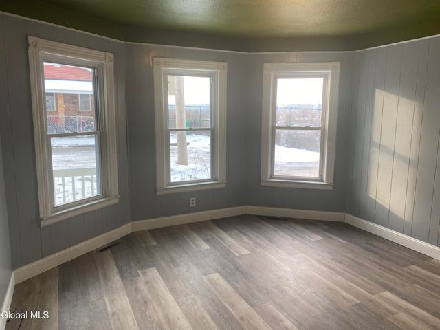 609 Bluff Avenue, Schenectady, NY 12303