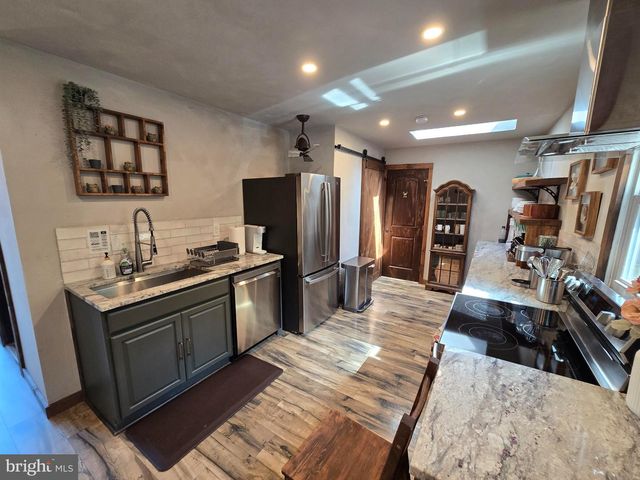 1614 HIGH TOP RD, Linden, VA 22642