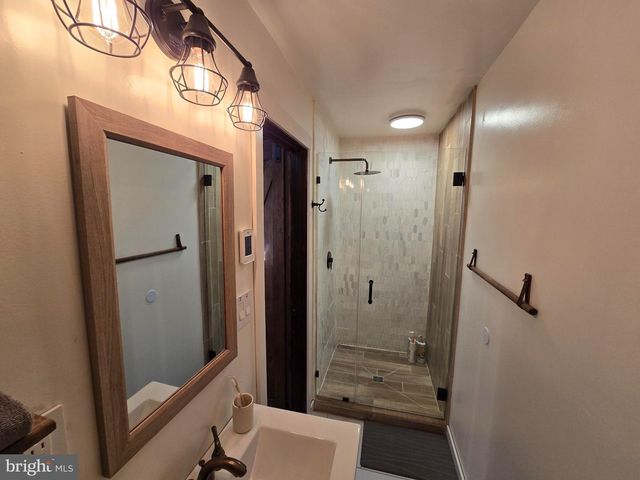 1614 HIGH TOP RD, Linden, VA 22642