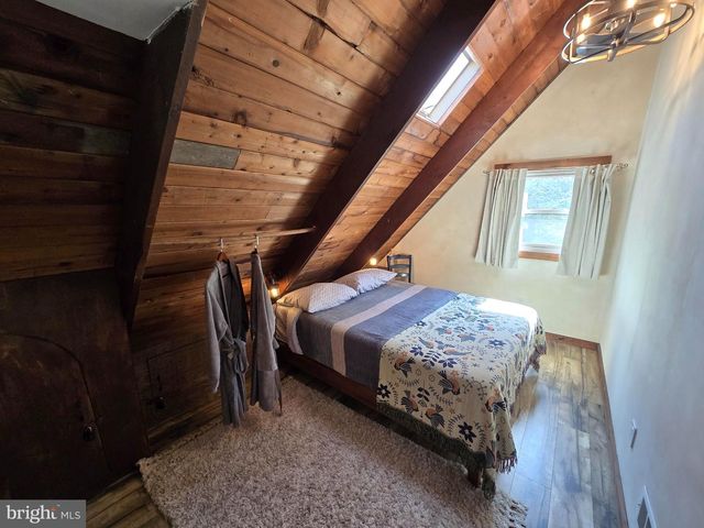 1614 HIGH TOP RD, Linden, VA 22642