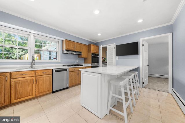 7851 MIDDAY LN, Alexandria, VA 22306