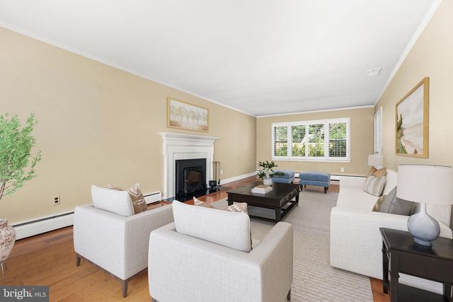 7851 MIDDAY LN, Alexandria, VA 22306