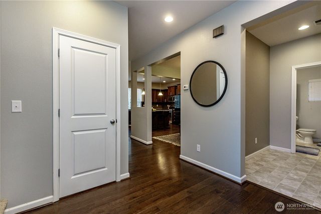 27434 210th Avenue SE, Maple Valley, WA 98038