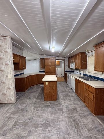 115 Knotty Pine, Chandler, TX 75758