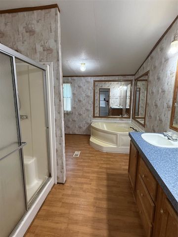 115 Knotty Pine, Chandler, TX 75758