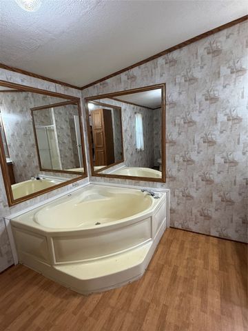 115 Knotty Pine, Chandler, TX 75758