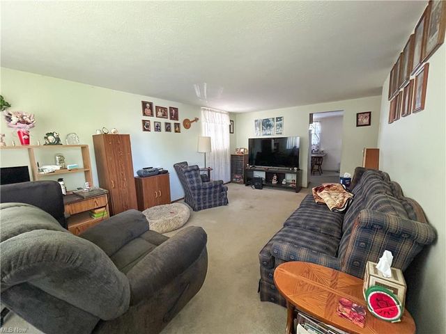 735 Maurine Drive, Columbus, OH 43228