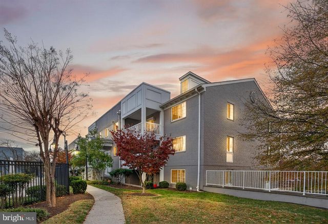 4163 S FOUR MILE RUN DR #301, Arlington, VA 22204