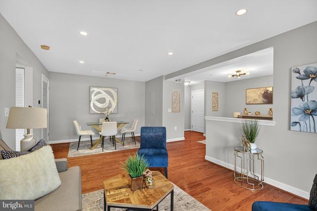 4163 S FOUR MILE RUN DR #301, Arlington, VA 22204