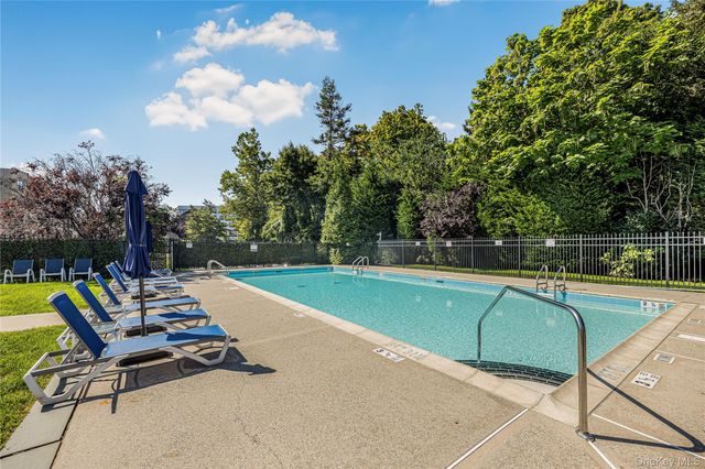 1 Scarsdale Road 321, Tuckahoe, NY 10707
