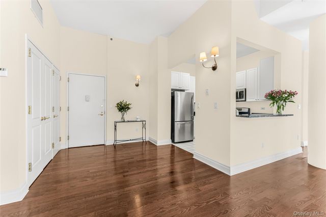 1 Scarsdale Road 321, Tuckahoe, NY 10707