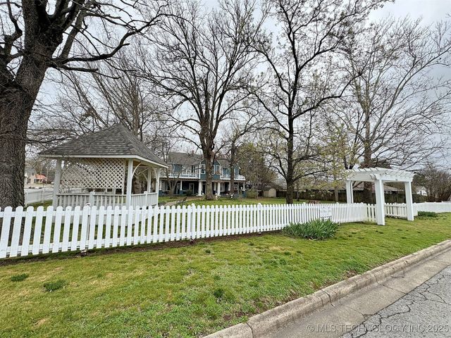 224 W Chickasaw Street, Tahlequah, OK 74464