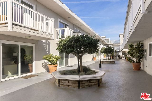 2411 Prospect Avenue 112, Hermosa Beach, CA 90254