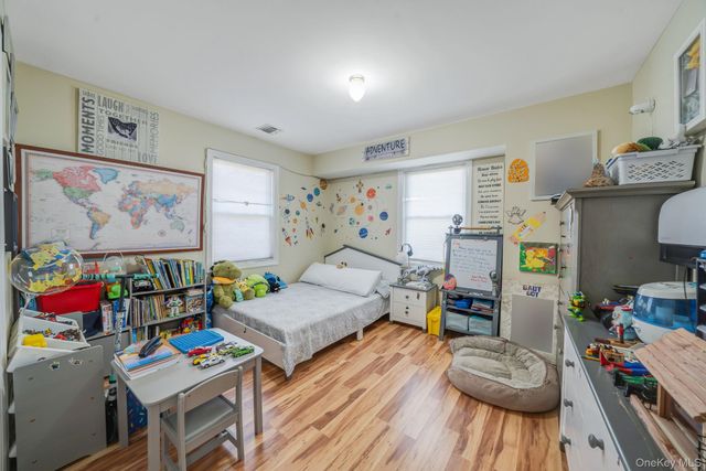 82 E Seacrest Avenue, Lindenhurst, NY 11757