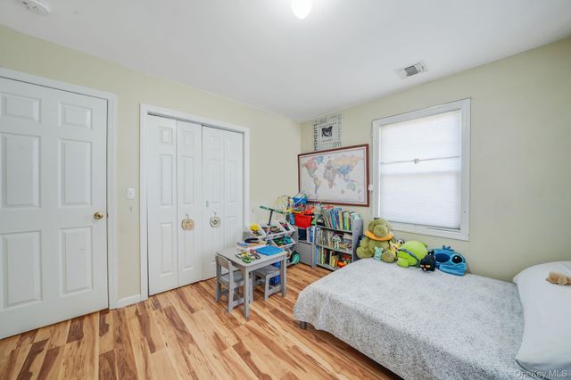 82 E Seacrest Avenue, Lindenhurst, NY 11757