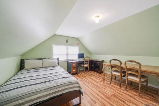 82 E Seacrest Avenue, Lindenhurst, NY 11757