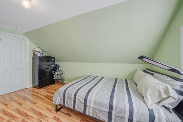 82 E Seacrest Avenue, Lindenhurst, NY 11757