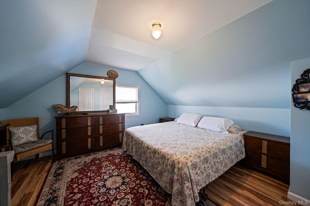 82 E Seacrest Avenue, Lindenhurst, NY 11757