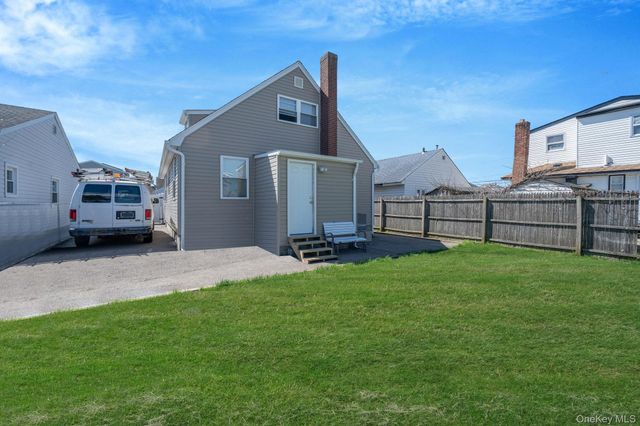 82 E Seacrest Avenue, Lindenhurst, NY 11757