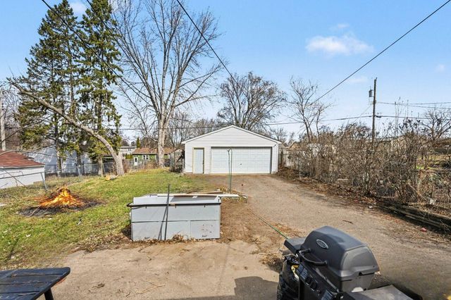 2111 Fremont Avenue E, Saint Paul, MN 55119