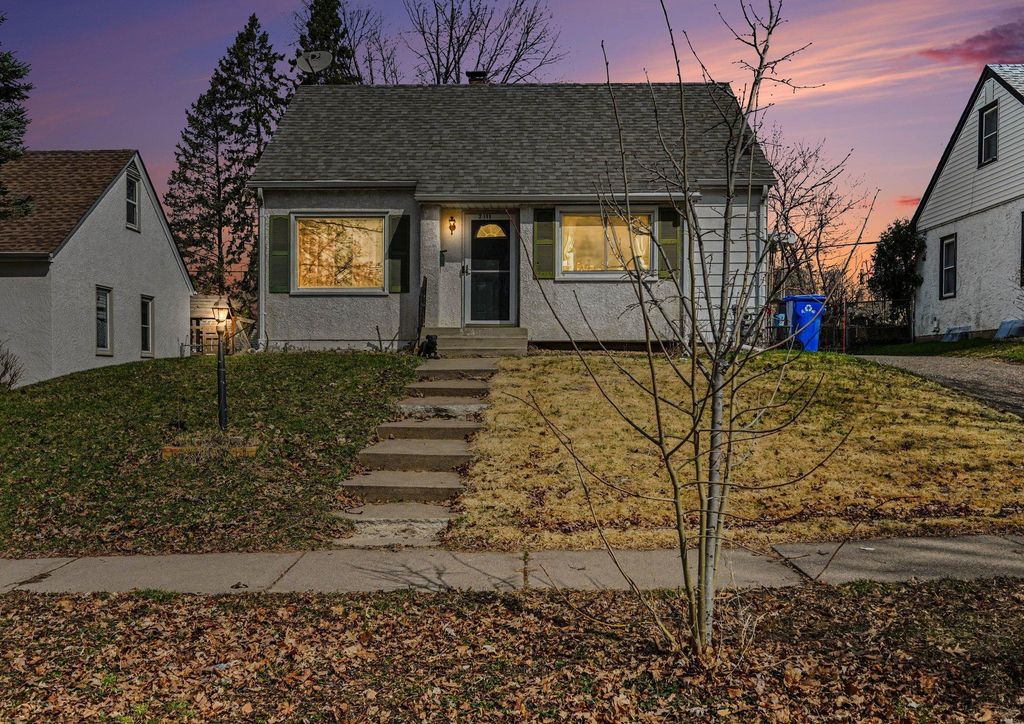 2111 Fremont Avenue E, Saint Paul, MN 55119