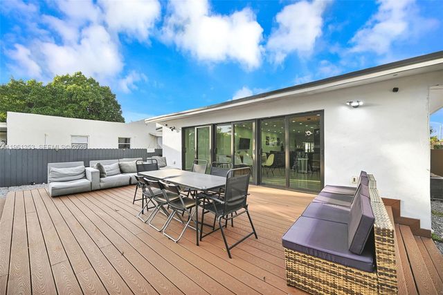 112 NW 53rd St, Miami, FL 33127