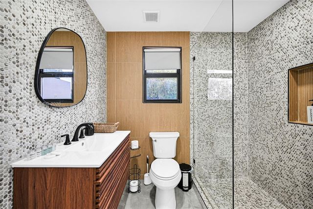 112 NW 53rd St, Miami, FL 33127