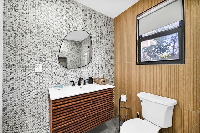 112 NW 53rd St, Miami, FL 33127