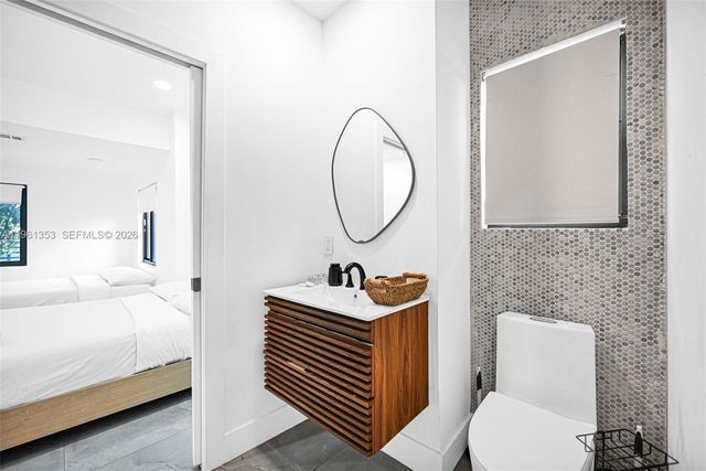 112 NW 53rd St, Miami, FL 33127